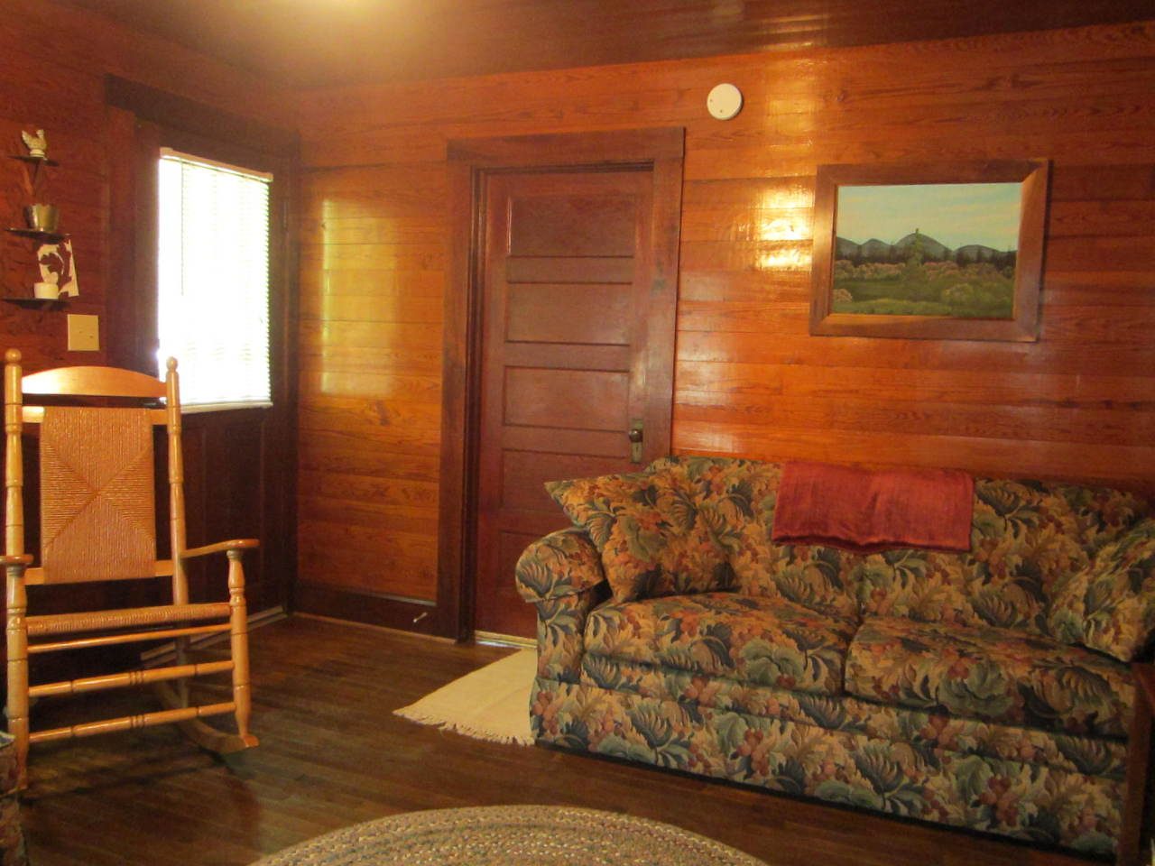 Beulah's Cabin living room