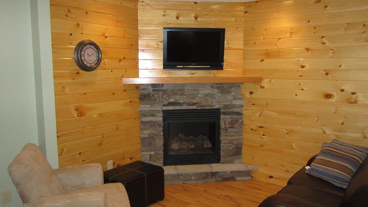 Fannie's Retreat living room with fireplace